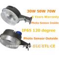 Duto alto do lúmen 130lm / w de IP65 30w 50w 70w ao alvorecer iluminação com sensor da fotocélula luz IP65 da jarda do jardim do diodo emissor de luz